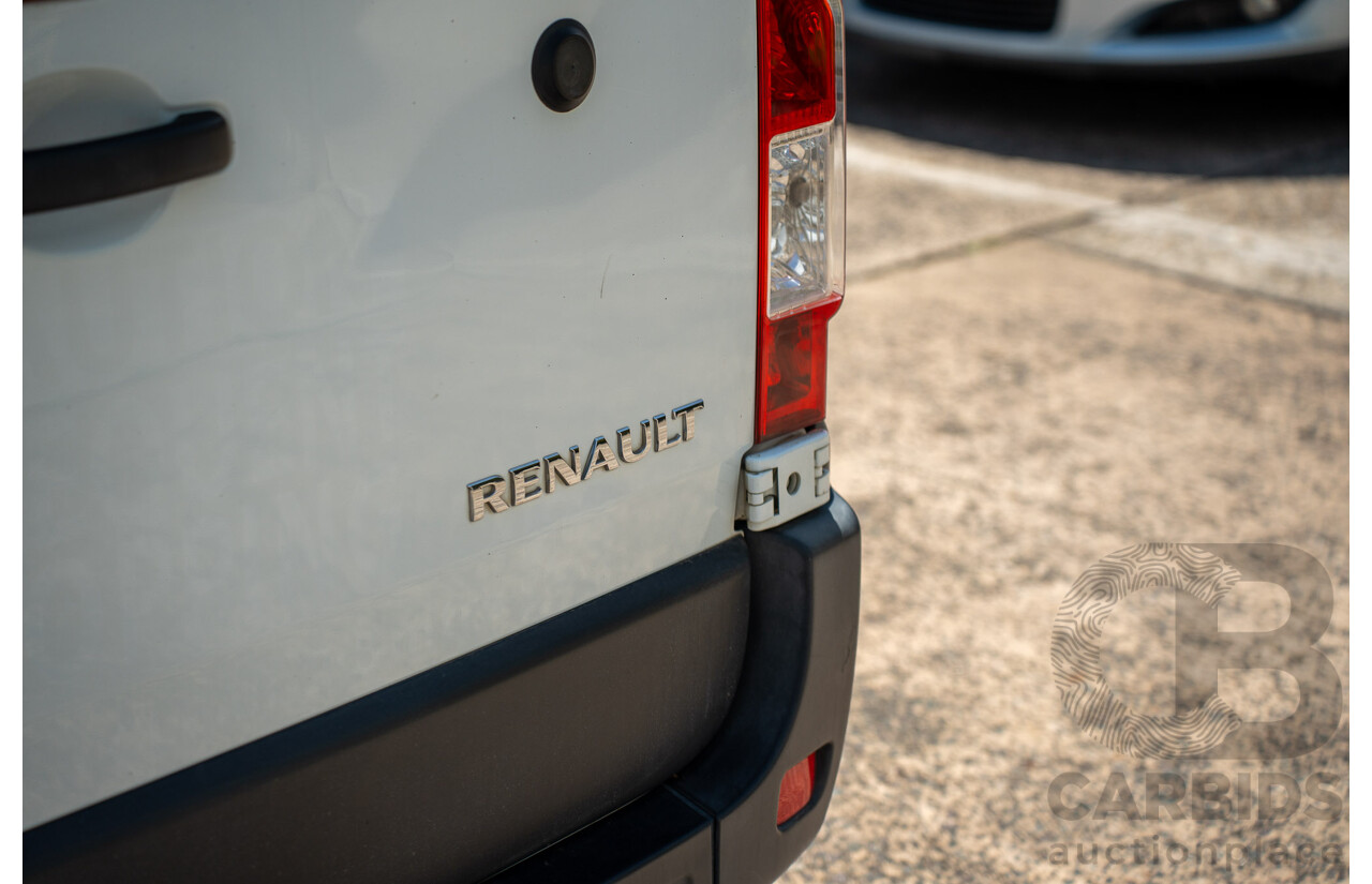 05/2016 Renault Master LWB MID (FWD) X62 Bus Glacier White Turbo Diesel 2.3L - Custom Wheelchair Lift