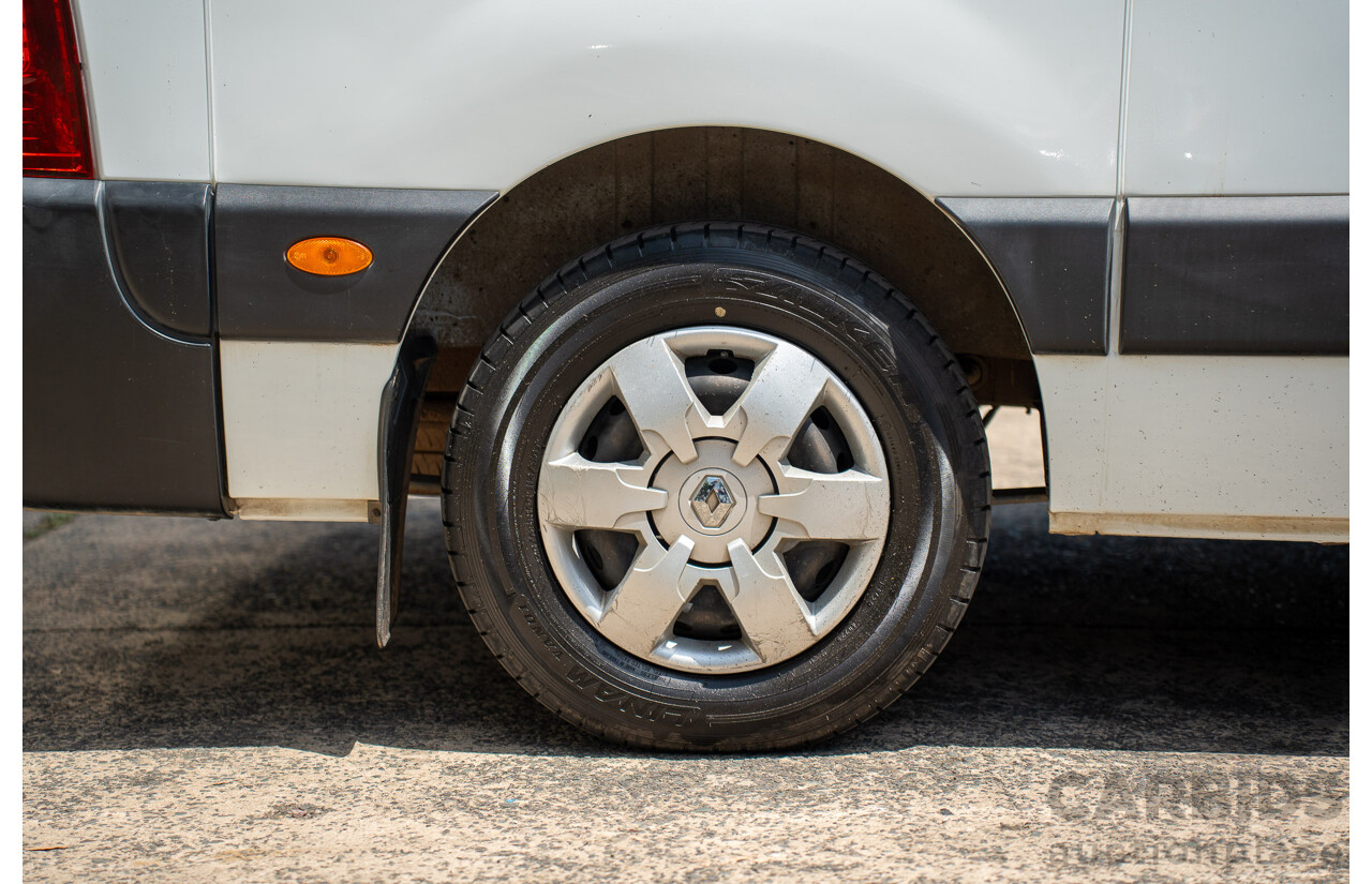 05/2016 Renault Master LWB MID (FWD) X62 Bus Glacier White Turbo Diesel 2.3L - Custom Wheelchair Lift