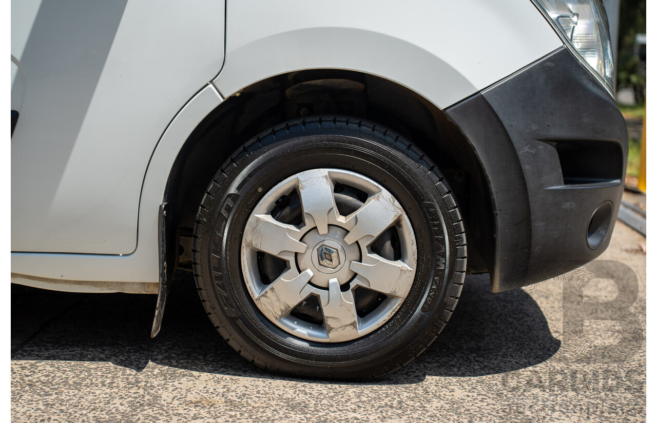 05/2016 Renault Master LWB MID (FWD) X62 Bus Glacier White Turbo Diesel 2.3L - Custom Wheelchair Lift