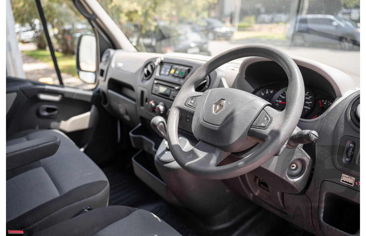05/2016 Renault Master LWB MID (FWD) X62 Bus Glacier White Turbo Diesel 2.3L - Custom Wheelchair Lift