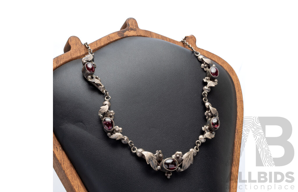 Vintage Sterling Silver Garnet Cabochon with Floral Motif Necklet, 41cm, 17.63 Grams