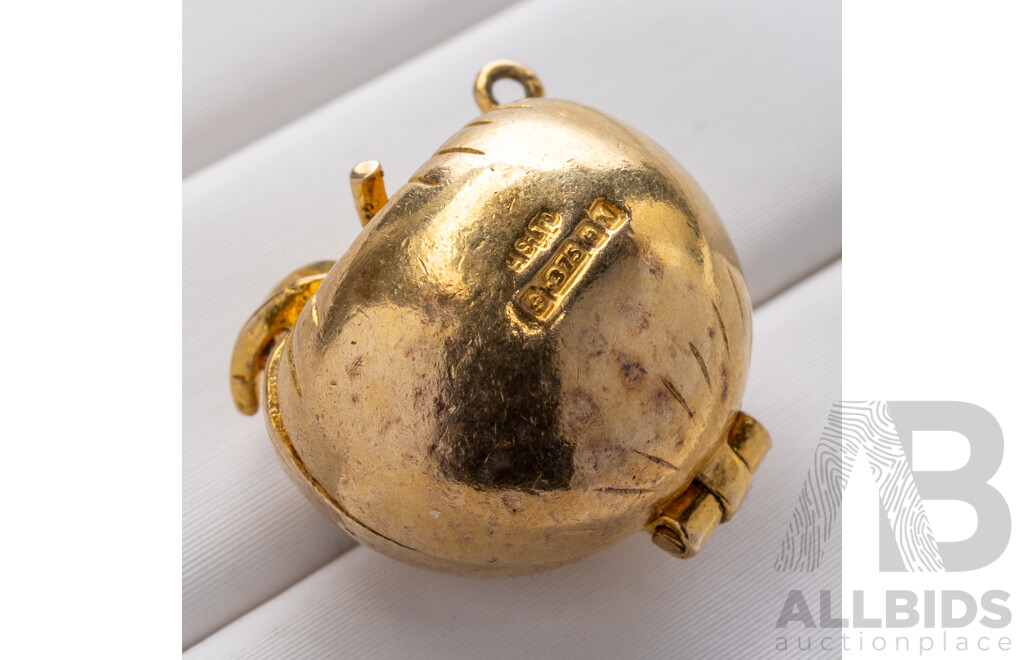 9ct Vintage 'Adam & Eve' Apple Charm, 12.8mm, 5.62 Grams