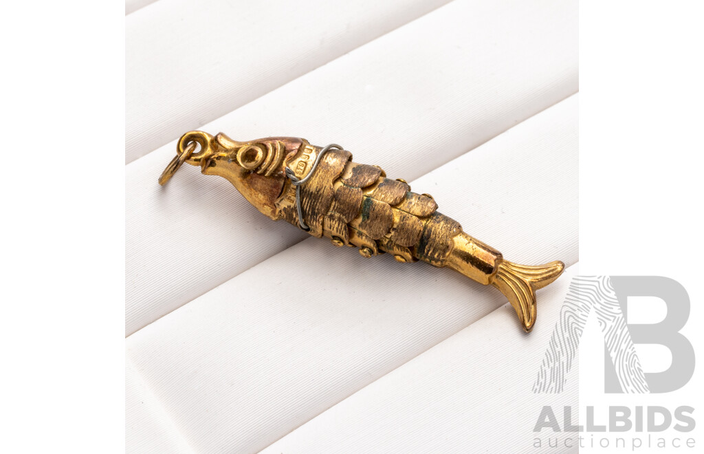 9ct Vintage Articulated Fish Charm, 32mm, 1.50 Grams