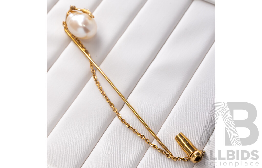 18ct South Sea Pearl & Diamond Stick Pin Brooch, with 18ct Safety Chain & Cap, 2.92 Grams