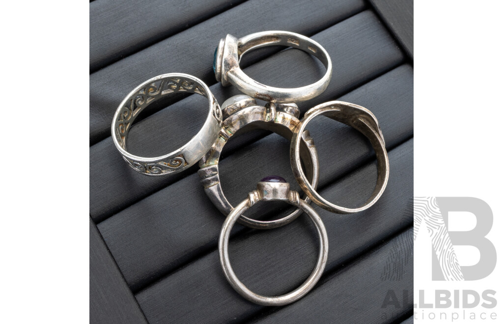 Collection of (5) Sterling Silver Rings Including Moonstone, Amethyst & Swiss Blue Topaz, 19.81 Grams