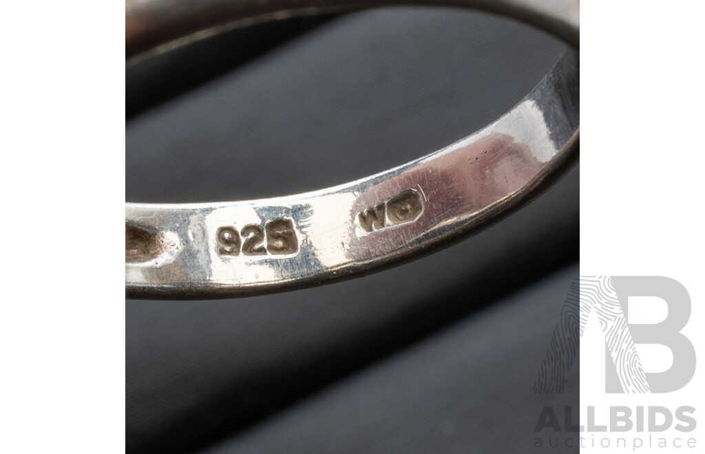 Collection of (5) Sterling Silver Rings Including Moonstone, Amethyst & Swiss Blue Topaz, 19.81 Grams