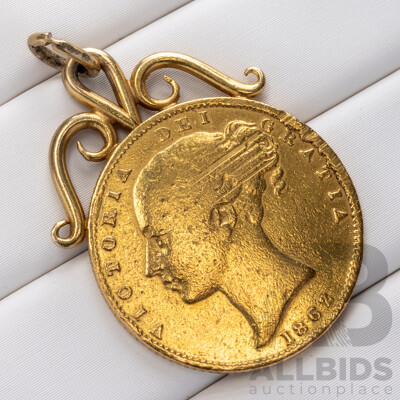 22ct 1862 Gold Sovereign 'Victoria Dei Gratia 1862' Queen Victoria Pendant Mount in 9ct, 8.80 Grams