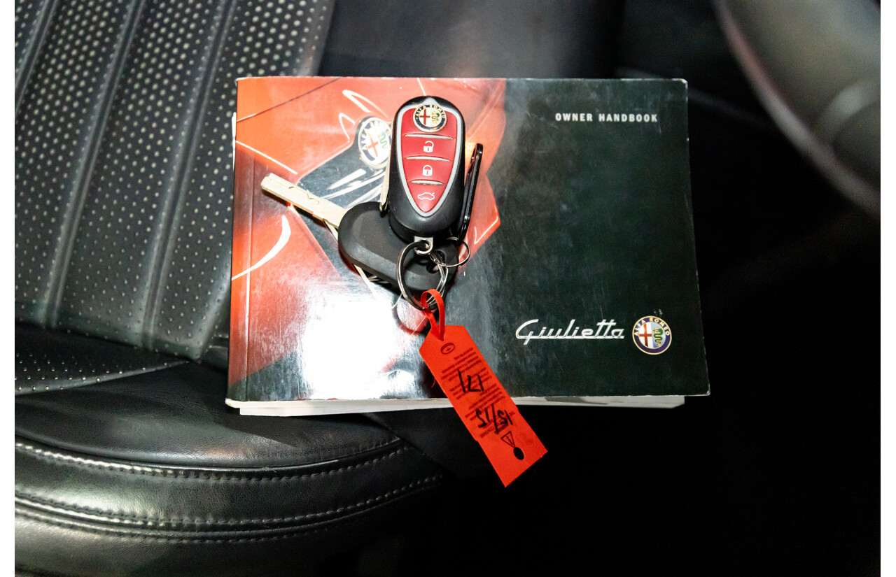 4/2015 Alfa Romeo Giulietta Distinctive MY15 5d Hatchback Alfa Red Turbo 1.4L