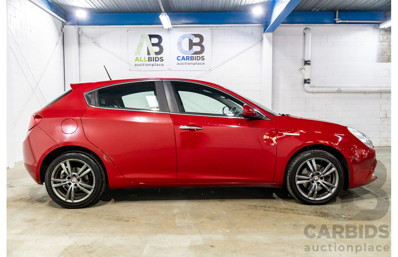 4/2015 Alfa Romeo Giulietta Distinctive MY15 5d Hatchback Alfa Red Turbo 1.4L
