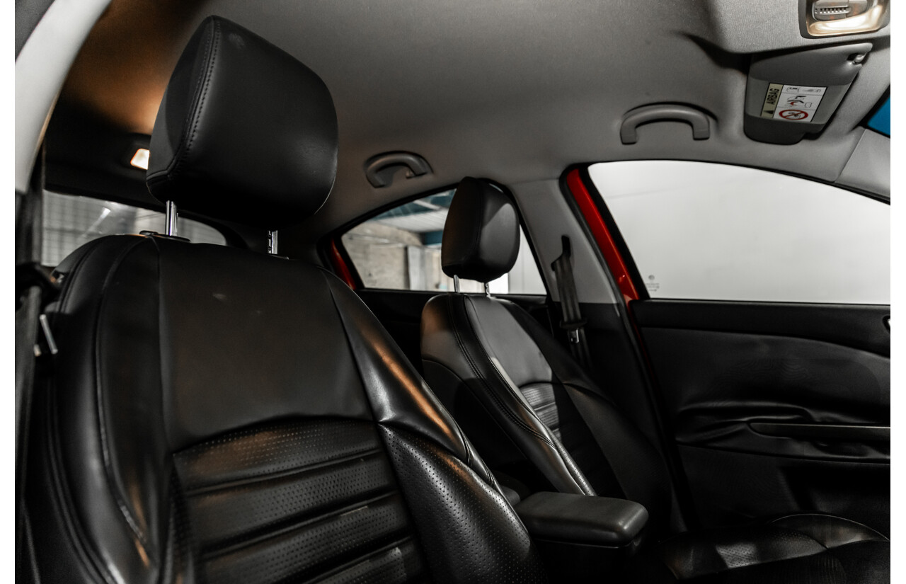 4/2015 Alfa Romeo Giulietta Distinctive MY15 5d Hatchback Alfa Red Turbo 1.4L