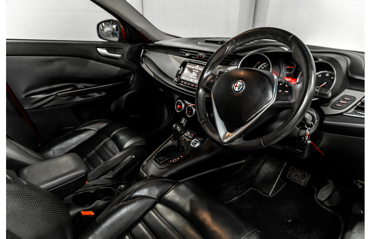 4/2015 Alfa Romeo Giulietta Distinctive MY15 5d Hatchback Alfa Red Turbo 1.4L