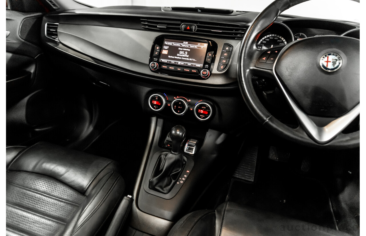 4/2015 Alfa Romeo Giulietta Distinctive MY15 5d Hatchback Alfa Red Turbo 1.4L