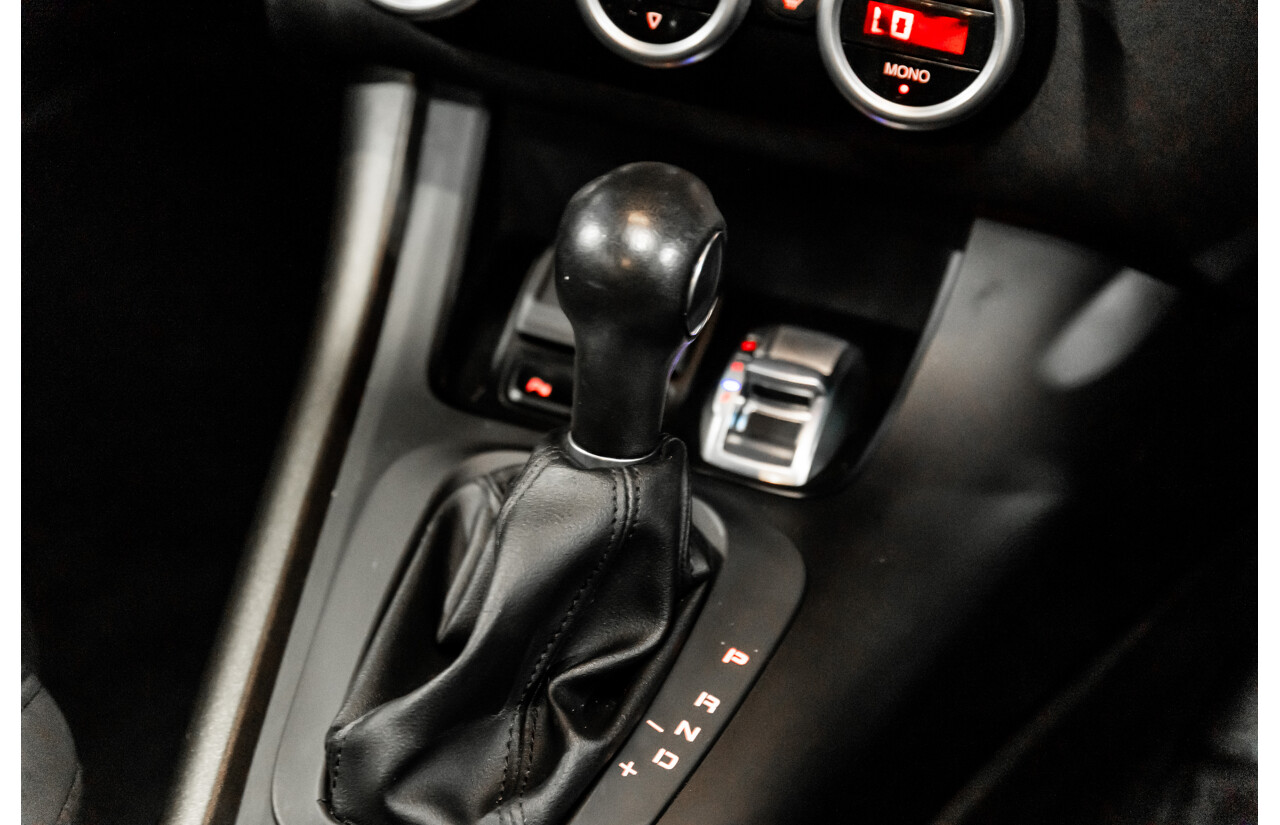 4/2015 Alfa Romeo Giulietta Distinctive MY15 5d Hatchback Alfa Red Turbo 1.4L