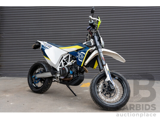 11/2015 Husqvarna 701 Supermoto Motorcycle 692cc