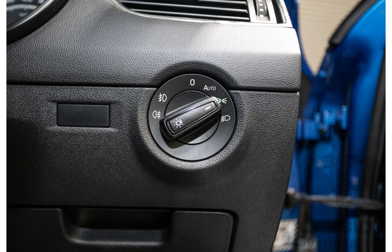 06/2015 Skoda Octavia RS 162 TSI NE MY15 4d Wagon Race Blue Metallic Turbo 2.0L