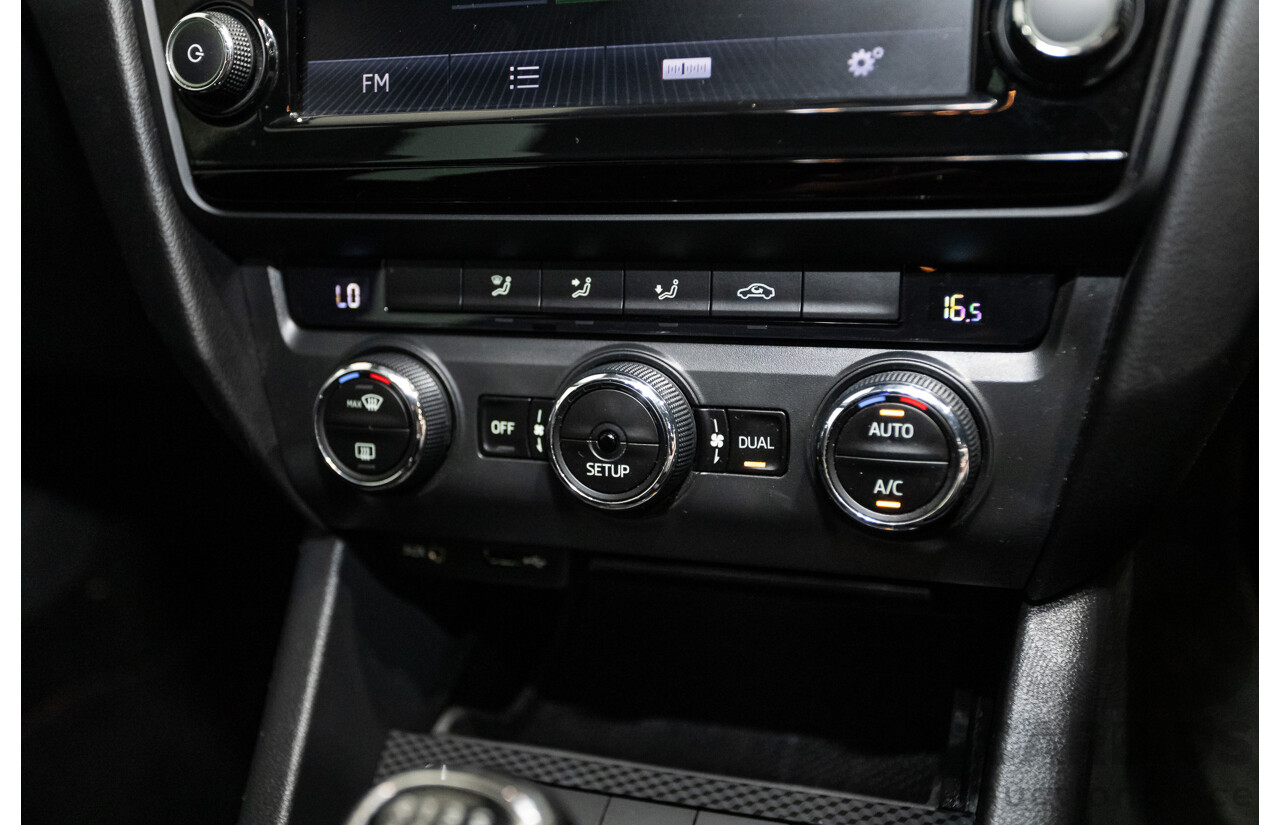 06/2015 Skoda Octavia RS 162 TSI NE MY15 4d Wagon Race Blue Metallic Turbo 2.0L