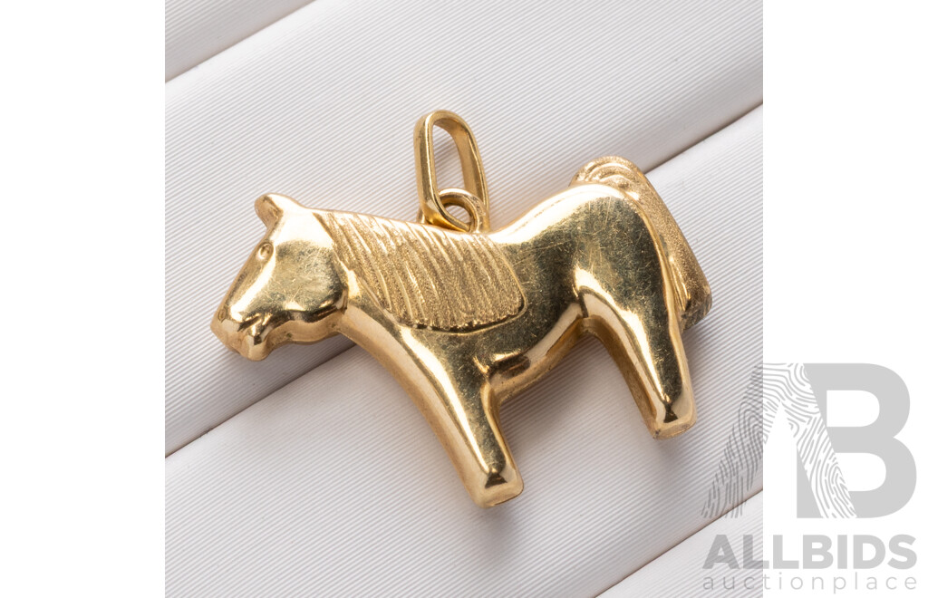 9ct Naive Style Horse Pendant/charm, 18mm Long, 0.84 Grams