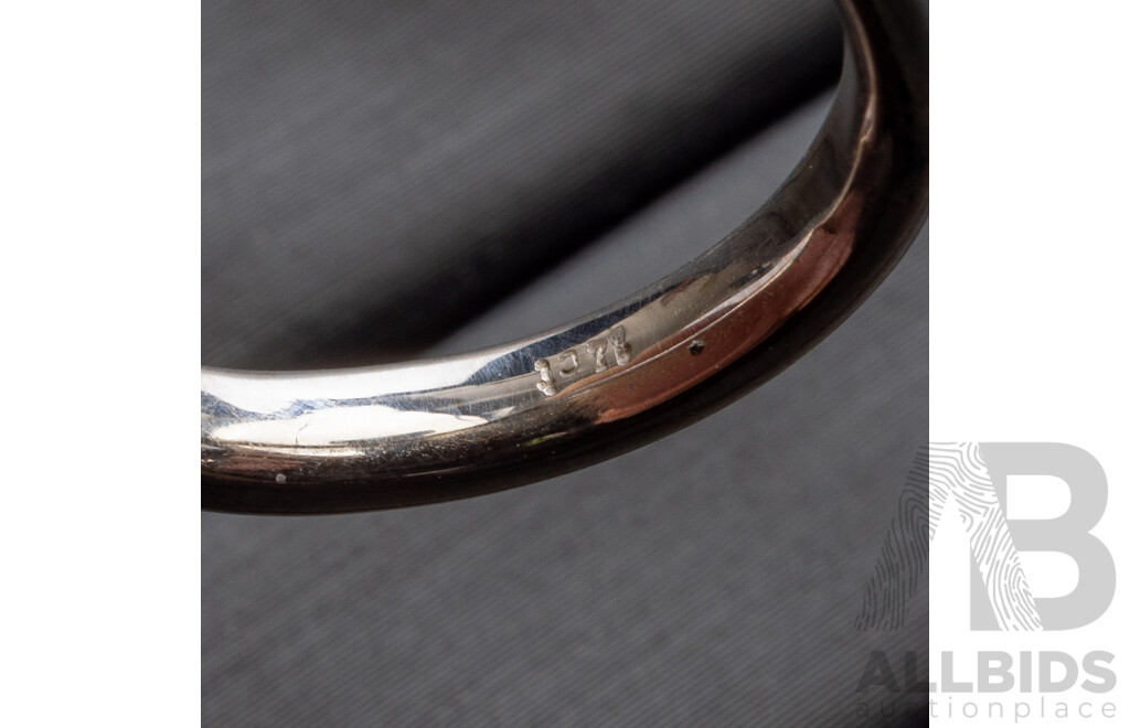 14ct White Gold Oval Cut IGI Certified Lab Grown Diamond Solitaire Engagement Ring, TDW 1.0ct, Size L1/2, 5.39 Grams