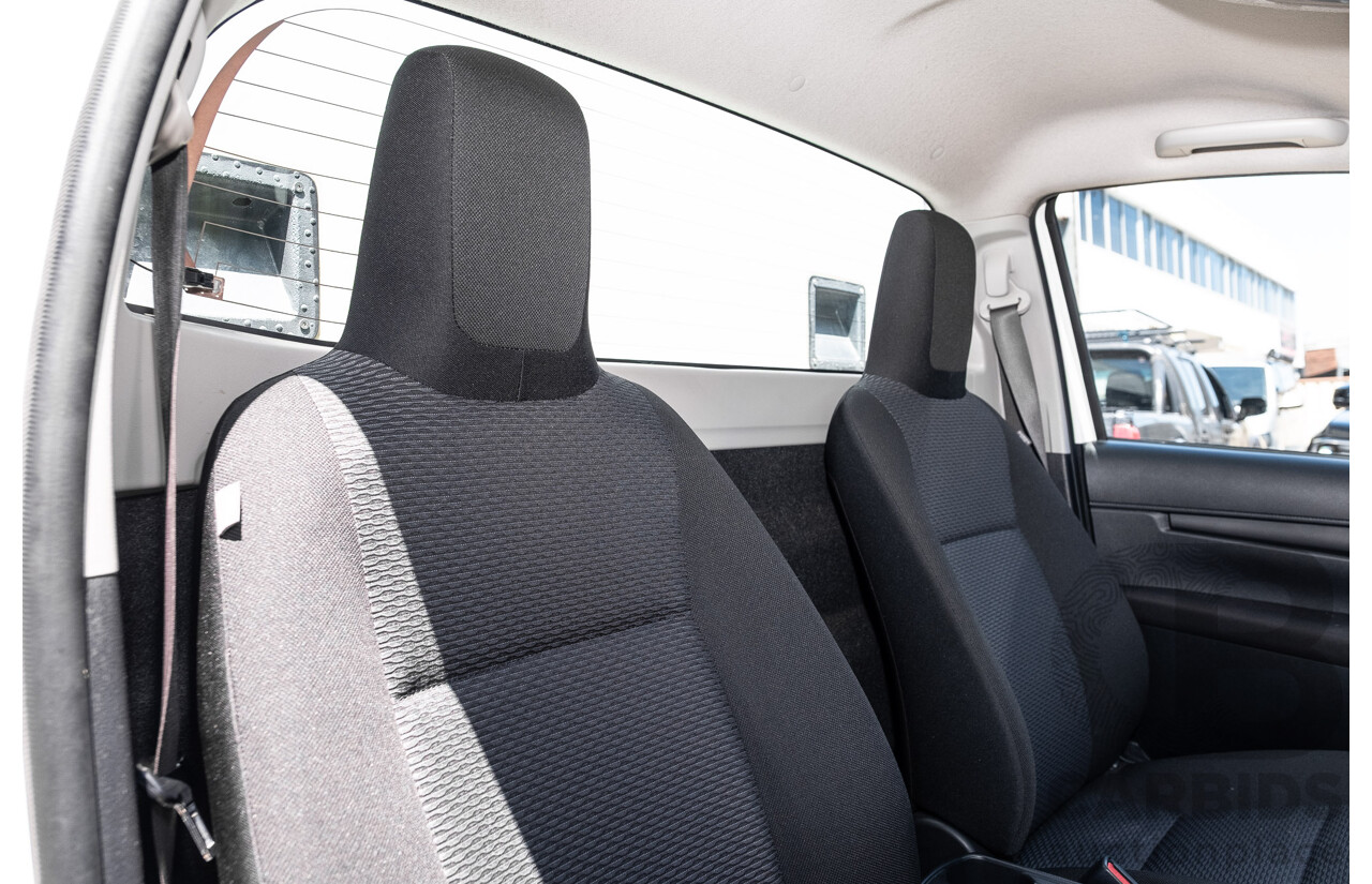 11/2023 Toyota Hilux Workmate (4x2) TGN121R C/Chas Glacier White 2.7L