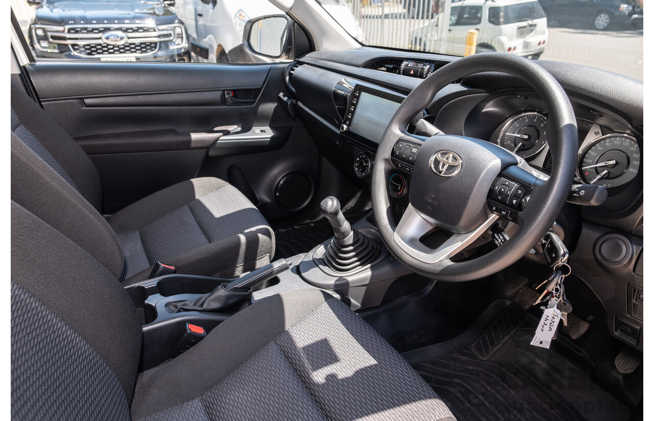 11/2023 Toyota Hilux Workmate (4x2) TGN121R C/Chas Glacier White 2.7L