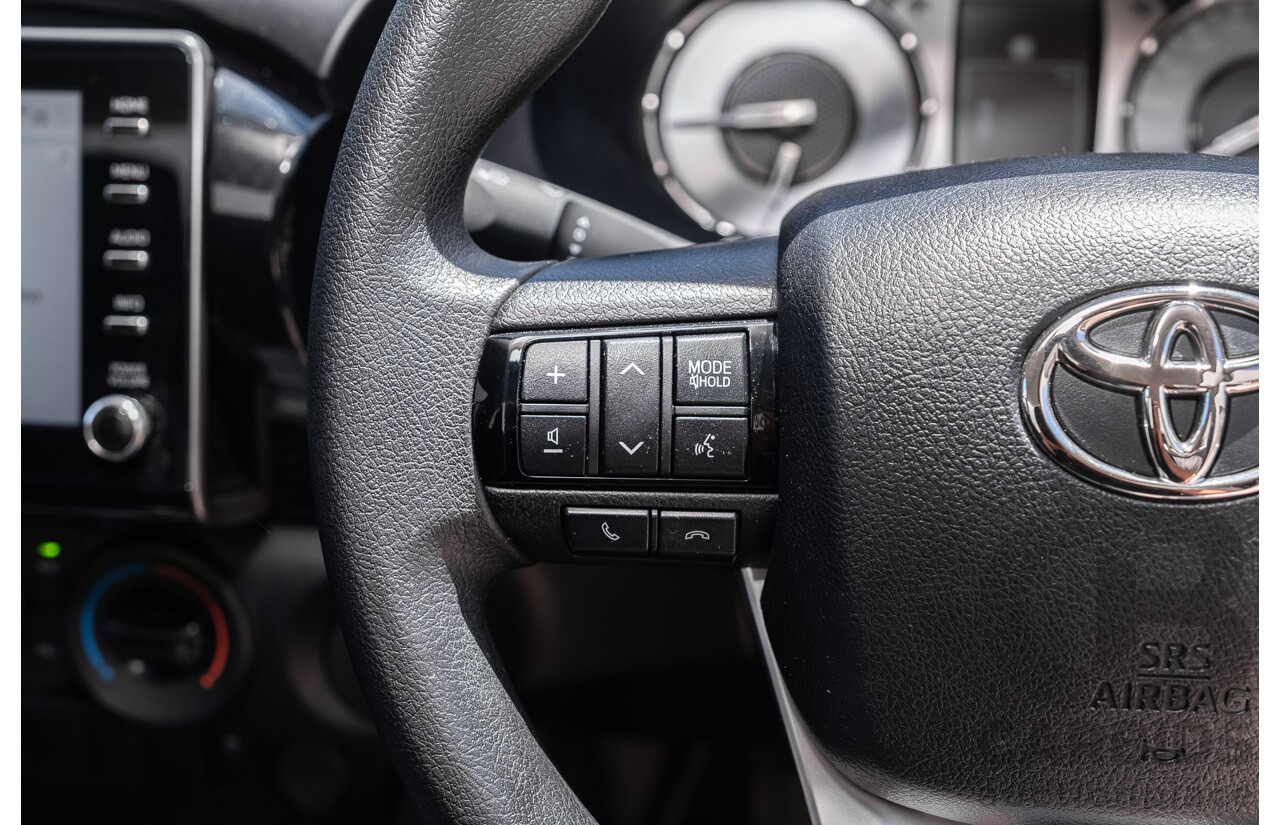 11/2023 Toyota Hilux Workmate (4x2) TGN121R C/Chas Glacier White 2.7L