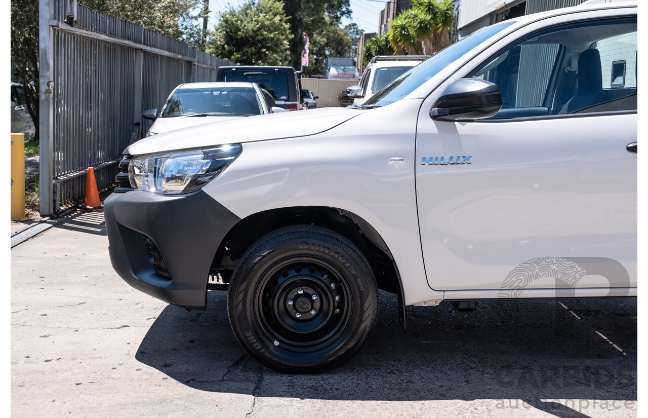 11/2023 Toyota Hilux Workmate (4x2) TGN121R C/Chas Glacier White 2.7L