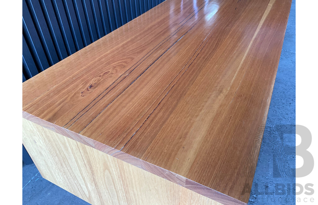 FREEDOM Hensley Coffee Table