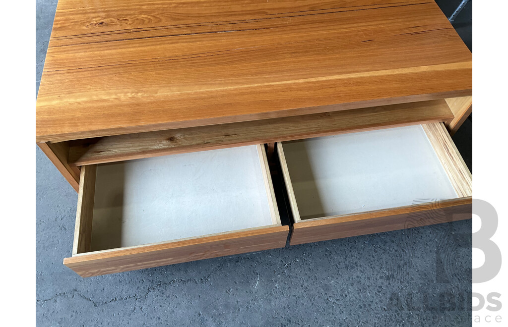 FREEDOM Hensley Coffee Table