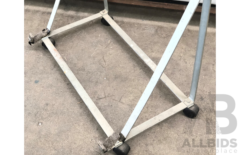 Mobile Spray Painters Stand