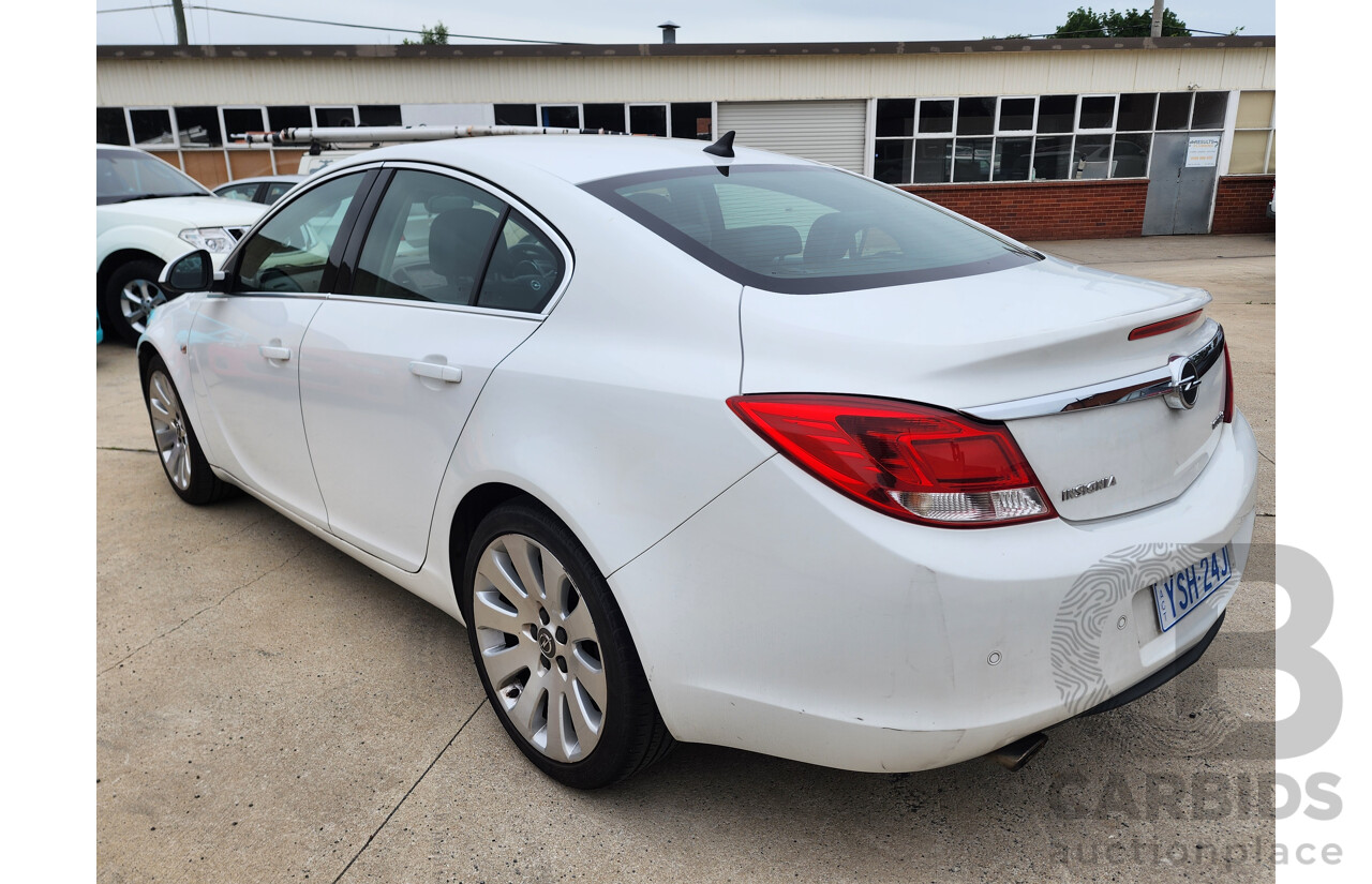 5/2013 Opel Insignia Select GA 4d Sedan White 2.0L