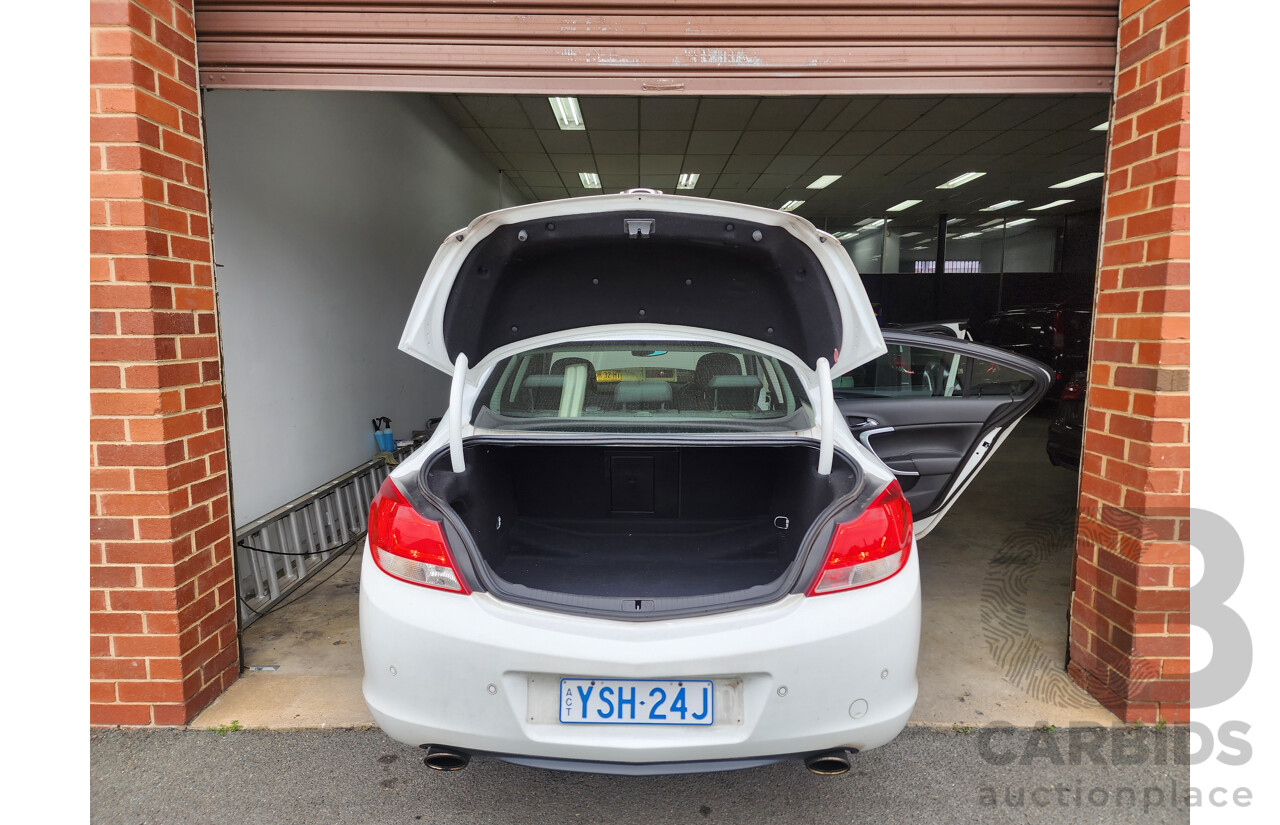 5/2013 Opel Insignia Select GA 4d Sedan White 2.0L