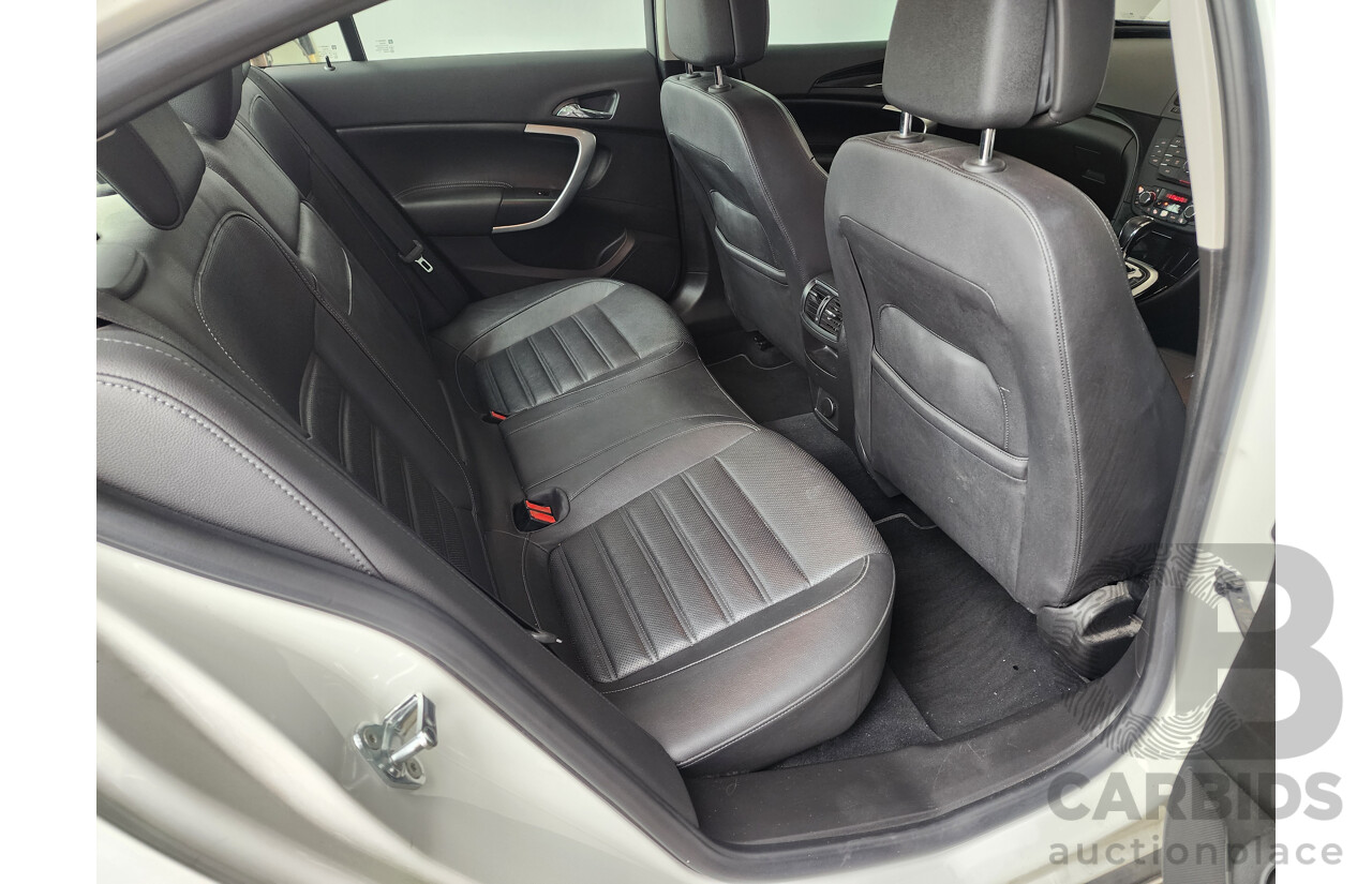 5/2013 Opel Insignia Select GA 4d Sedan White 2.0L