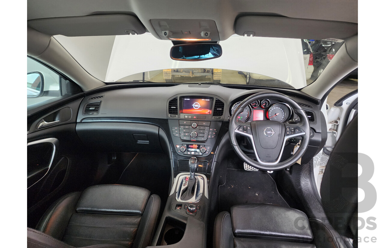 5/2013 Opel Insignia Select GA 4d Sedan White 2.0L