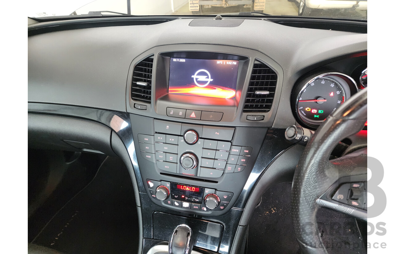 5/2013 Opel Insignia Select GA 4d Sedan White 2.0L