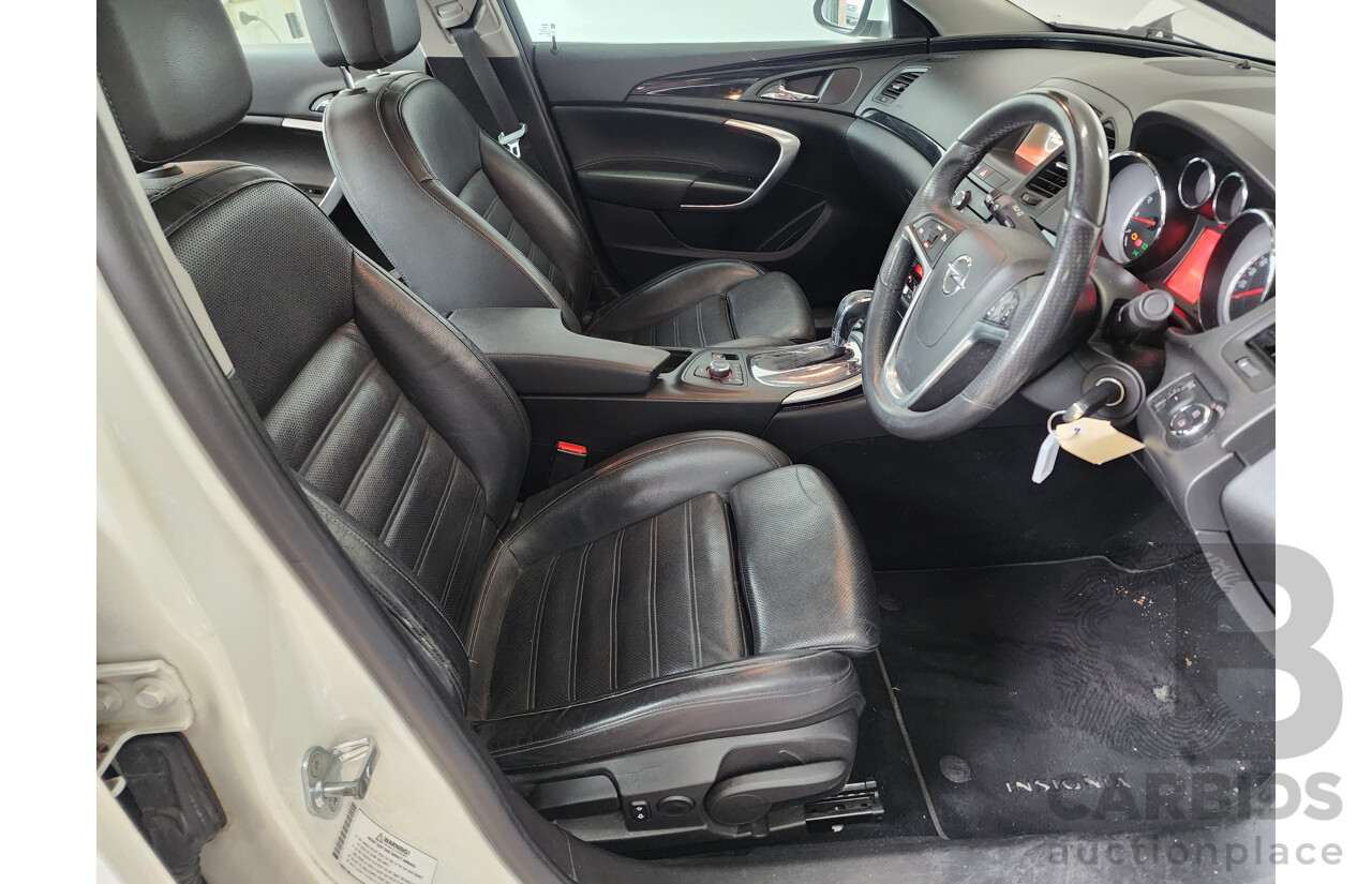 5/2013 Opel Insignia Select GA 4d Sedan White 2.0L