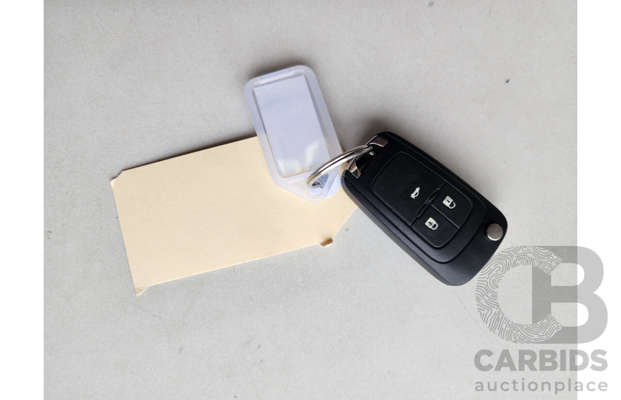 5/2013 Opel Insignia Select GA 4d Sedan White 2.0L