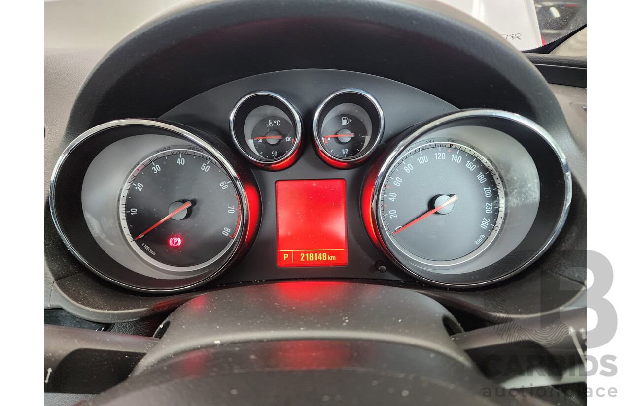 5/2013 Opel Insignia Select GA 4d Sedan White 2.0L