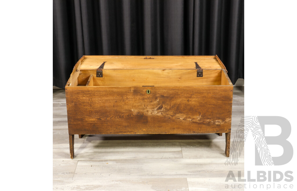 Vintage Oak Elevated Blanket Box