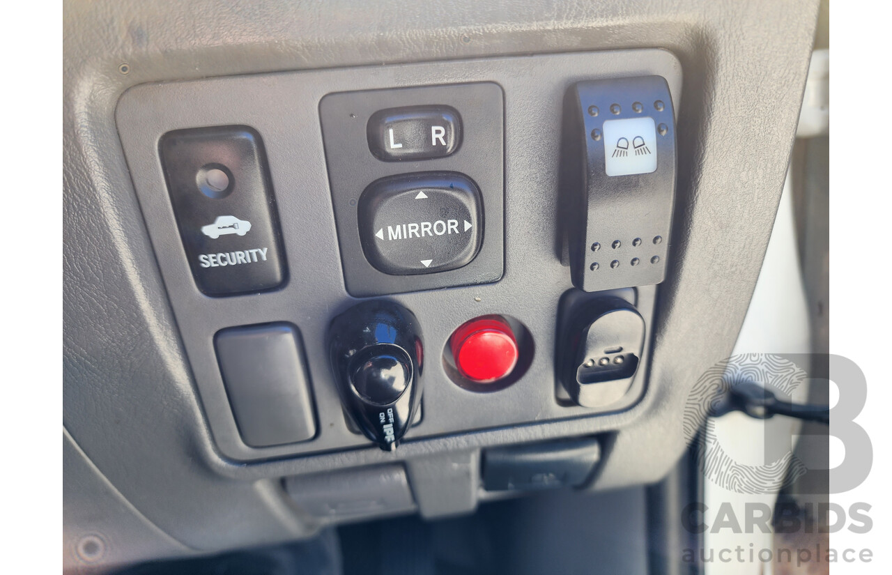 2/2012 Toyota Hilux SR5 (4x4) KUN26R MY12 Dual Cab P/Up White 3.0L