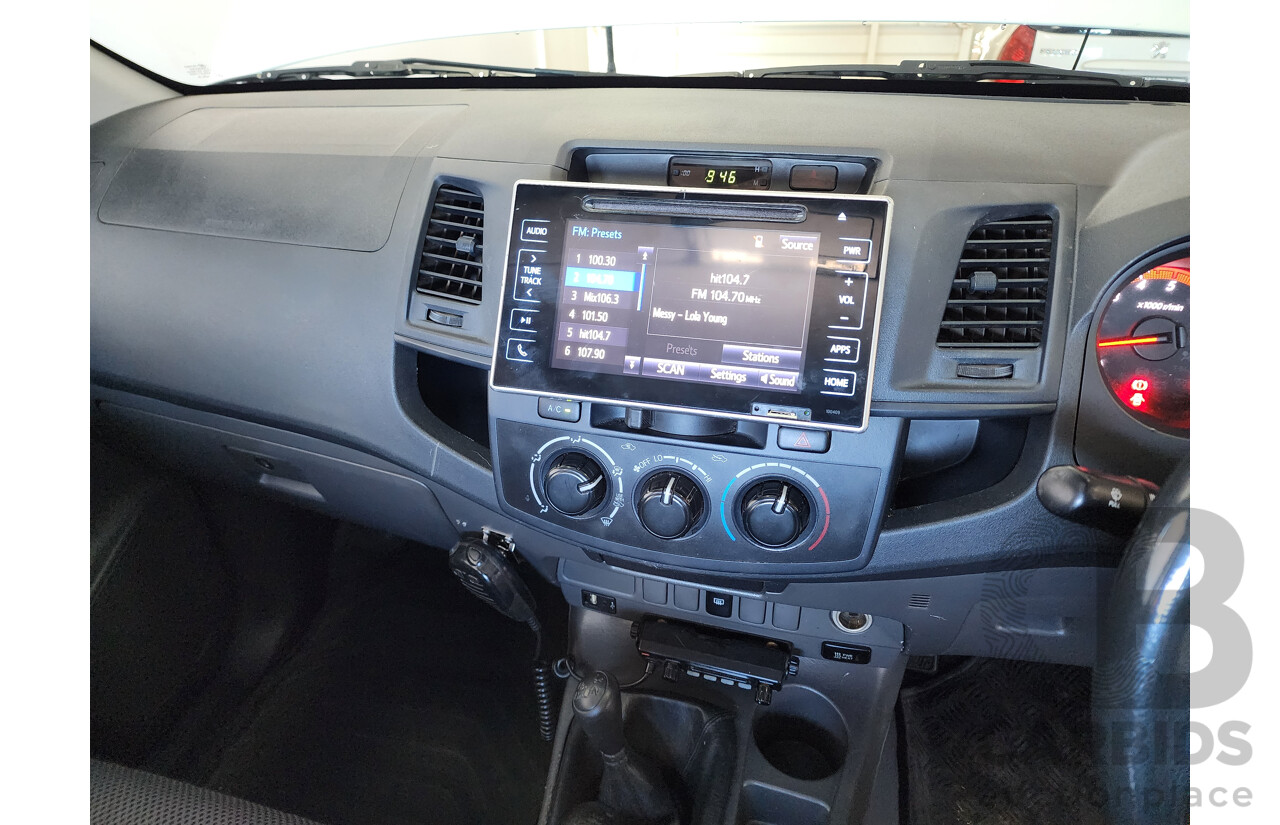 2/2012 Toyota Hilux SR5 (4x4) KUN26R MY12 Dual Cab P/Up White 3.0L