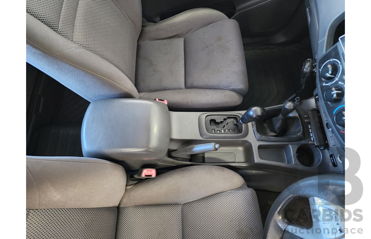 2/2012 Toyota Hilux SR5 (4x4) KUN26R MY12 Dual Cab P/Up White 3.0L