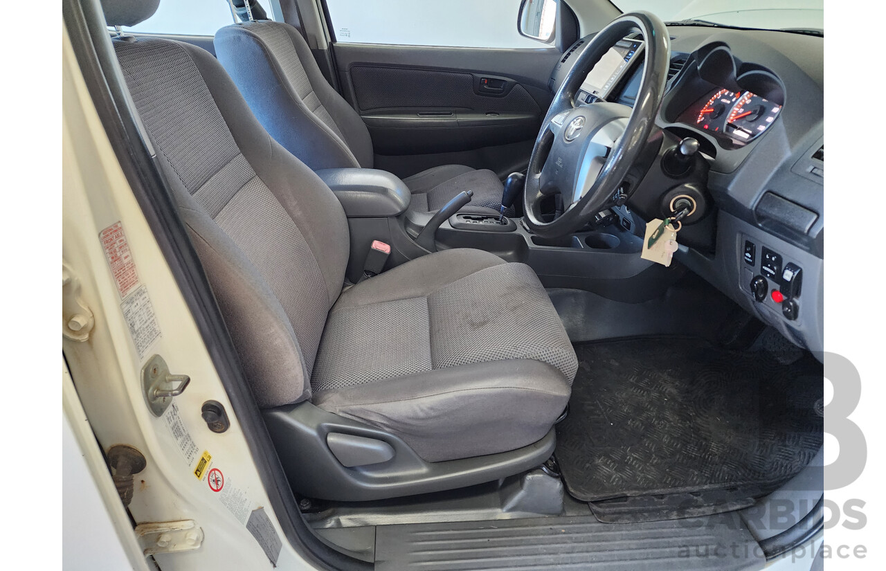 2/2012 Toyota Hilux SR5 (4x4) KUN26R MY12 Dual Cab P/Up White 3.0L