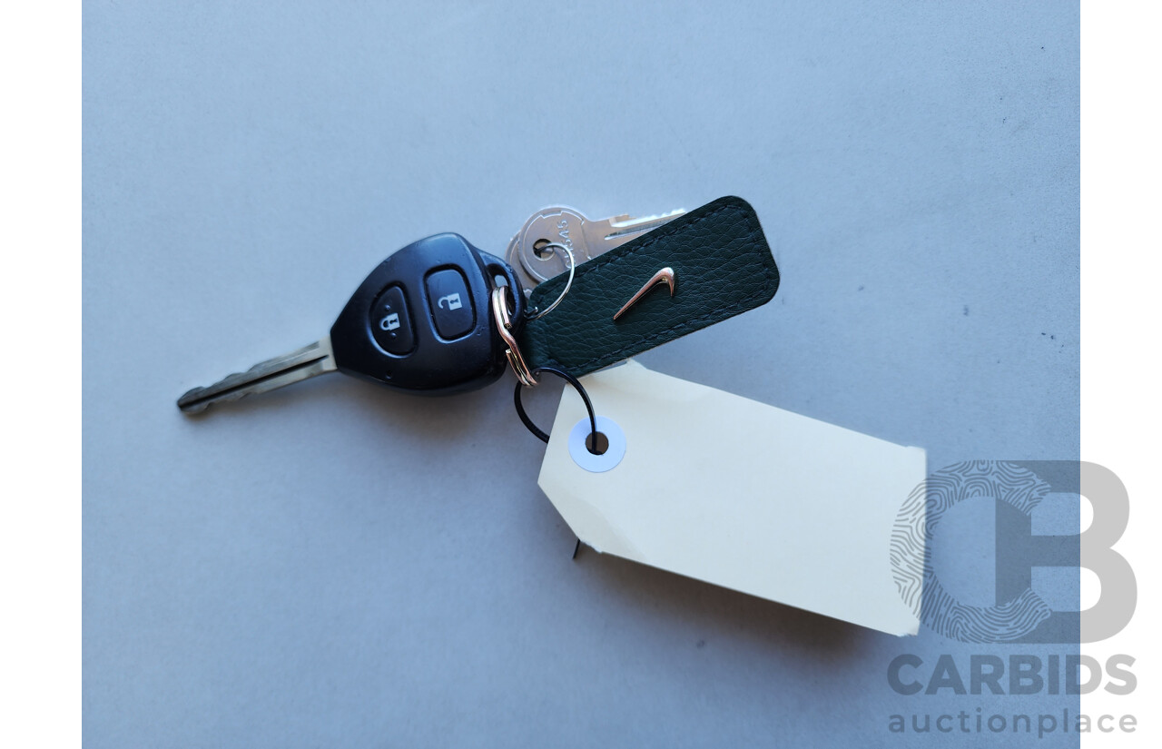 2/2012 Toyota Hilux SR5 (4x4) KUN26R MY12 Dual Cab P/Up White 3.0L