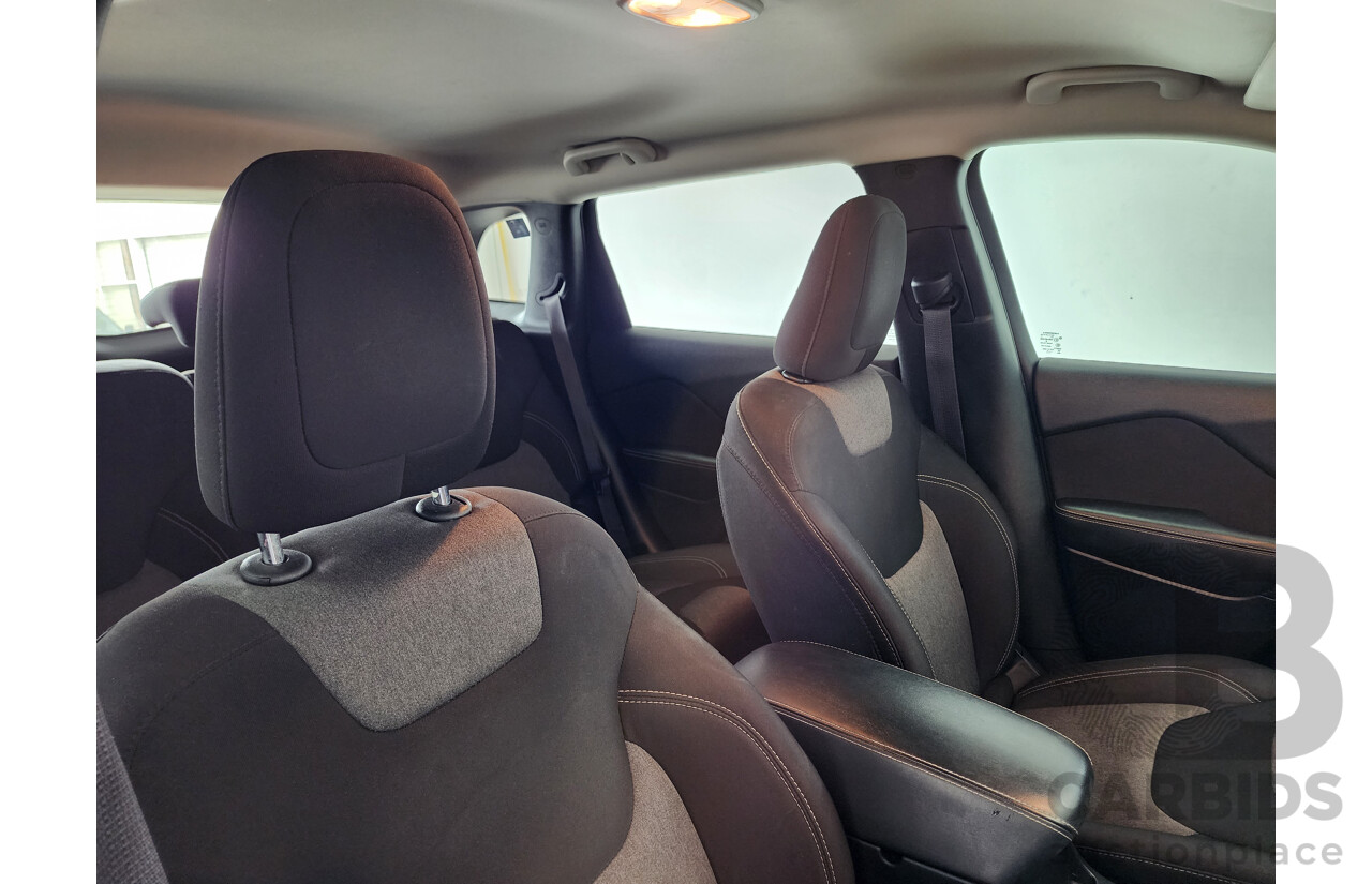 7/2014 Jeep Cherokee Longitude (4x4) KL 4d Wagon White 3.2L