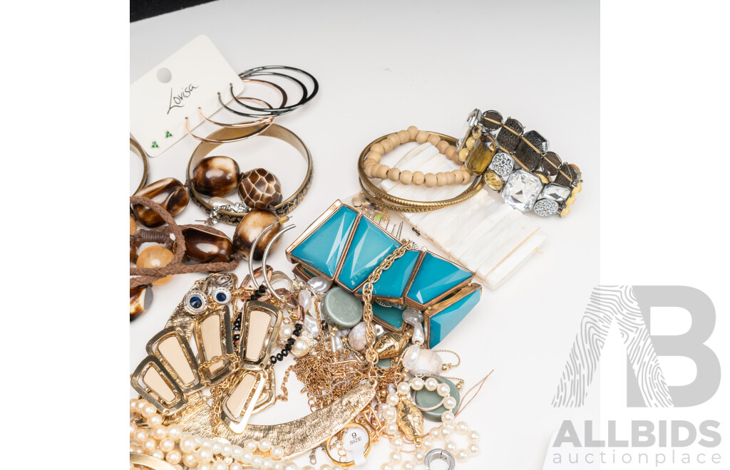 Collection of Mixed Jewellery Items Including Some New with Packaging, 1496.0 Grams