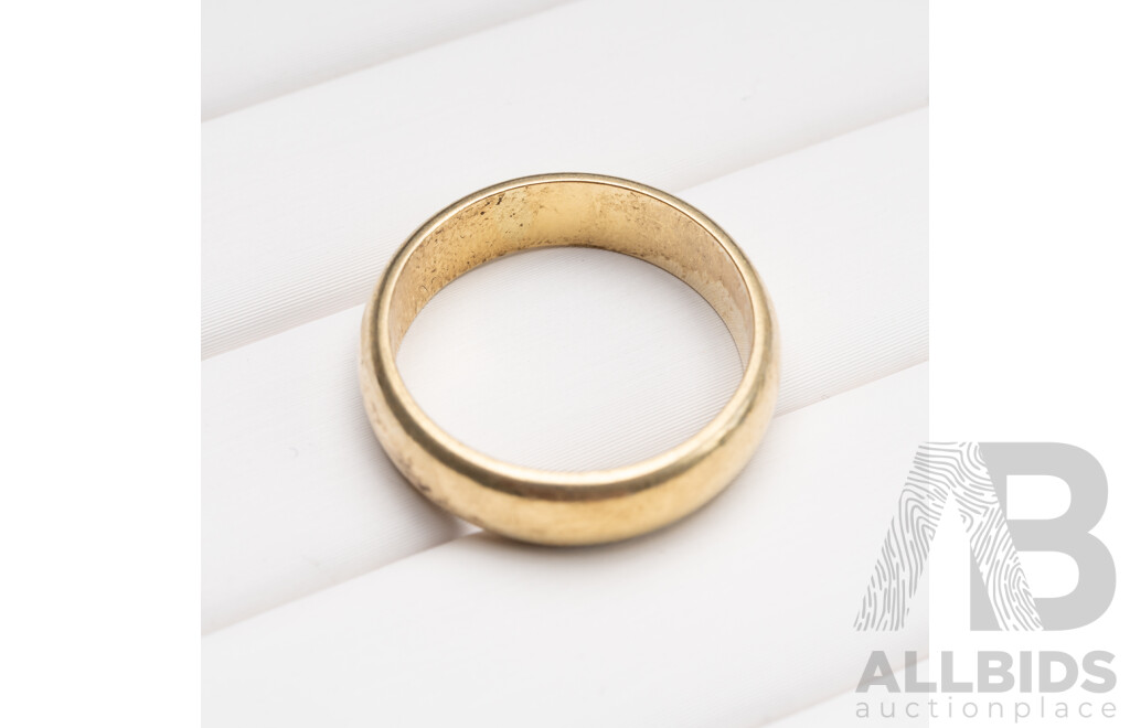 18ct Curve Profile Wedding Ring, Size L, 5.69 Grams