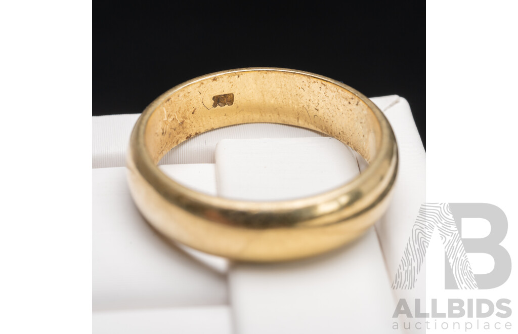 18ct Curve Profile Wedding Ring, Size L, 5.69 Grams