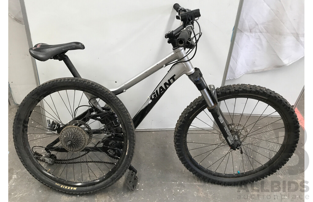 Giant Yukon 5x Bike Frame with Tyres