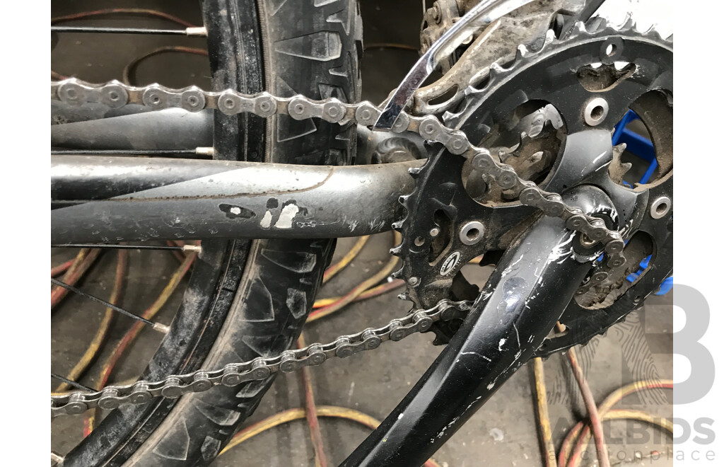 Giant Alias 27 Speed Mountain Bike