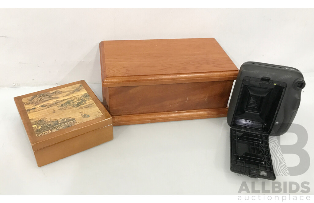 Fujifilm Instax Mini 11 Camera with Jewellery Boxes